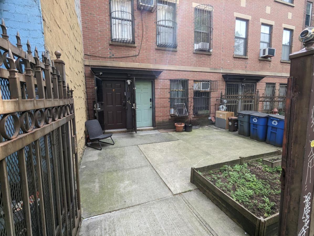 Central & Affordable Williamsburg Small Room Nueva York Exterior foto