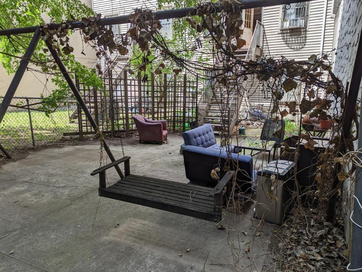 Central & Affordable Williamsburg Small Room Nueva York Exterior foto